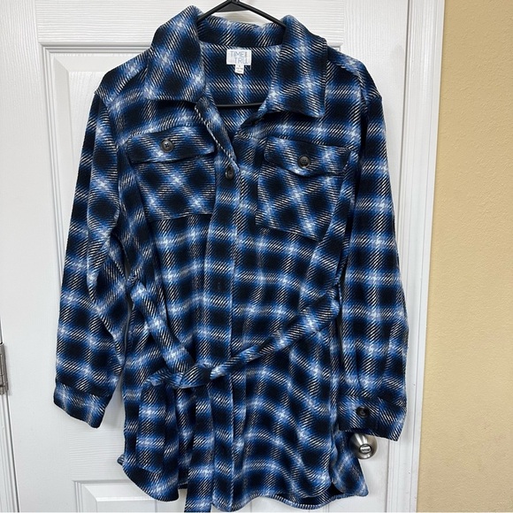 Time and tru Plaid Blue and Black Women's shacket coat. - Picture 2 of 4